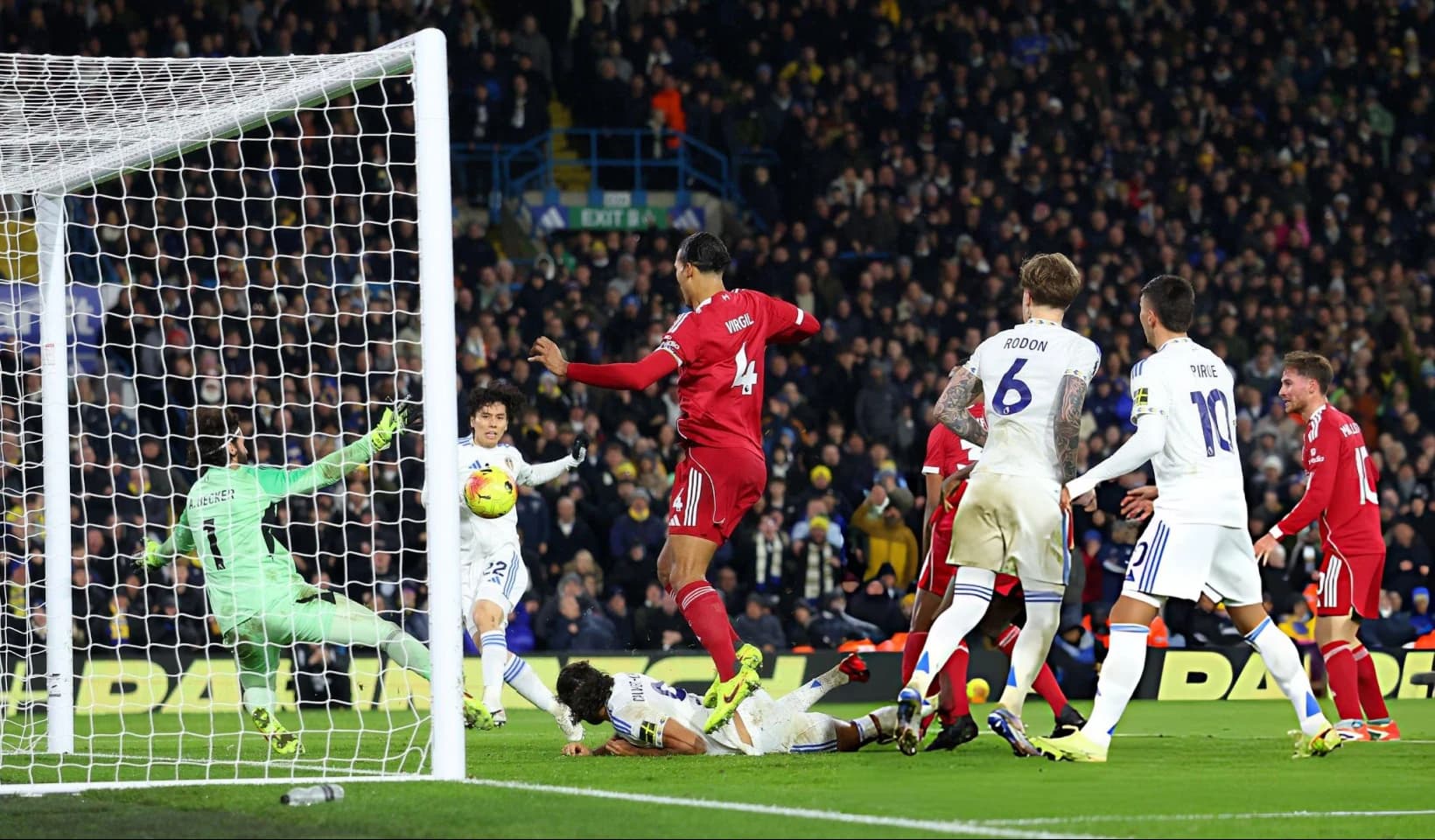 ბოლო წუთების დრამა — ლიდსმა და ლივერპულმა ქულები გაიყვეს