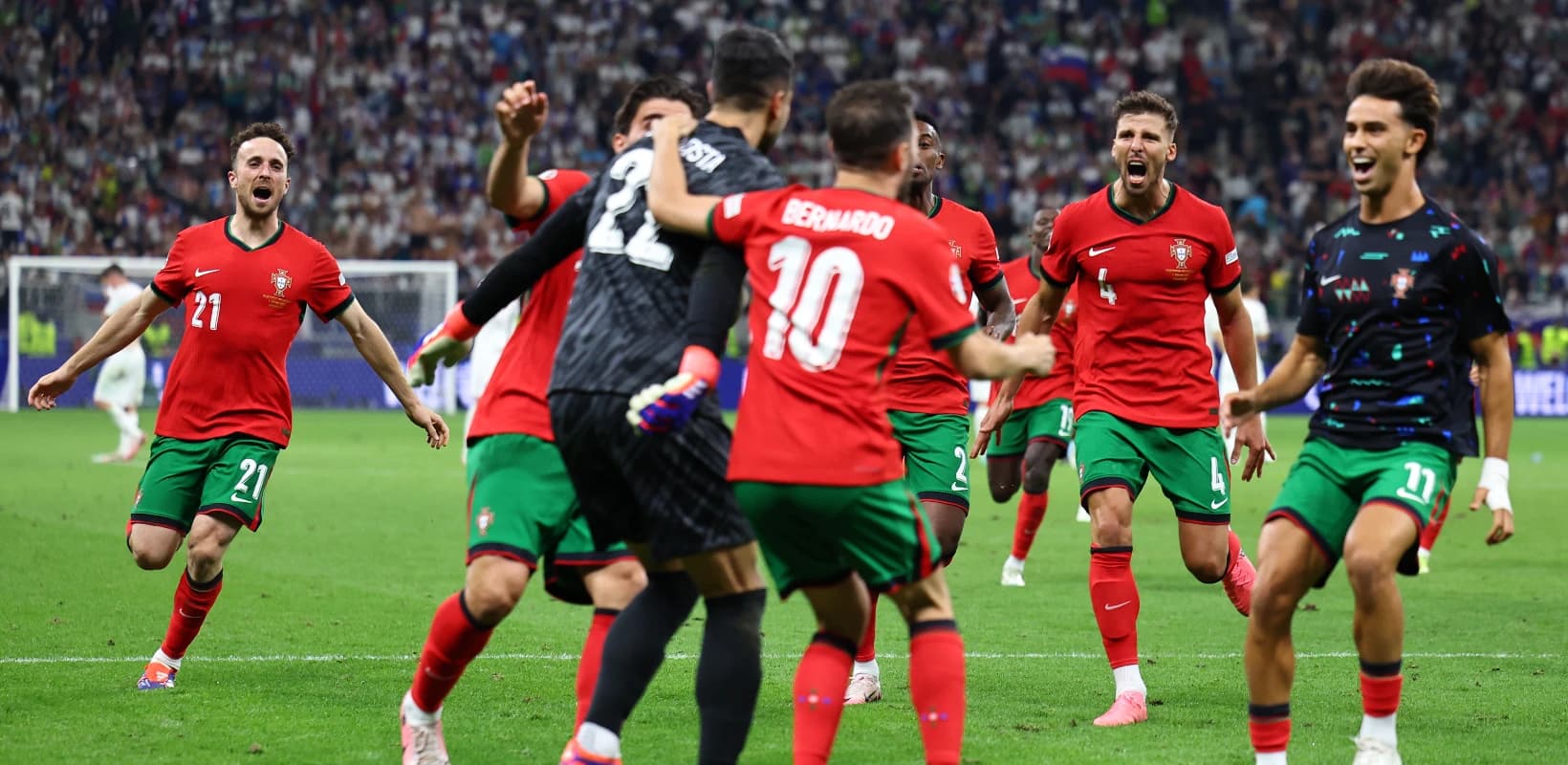 დიოგო კოშტას გმირობა — პორტუგალია 1/4 ფინალში გავიდა