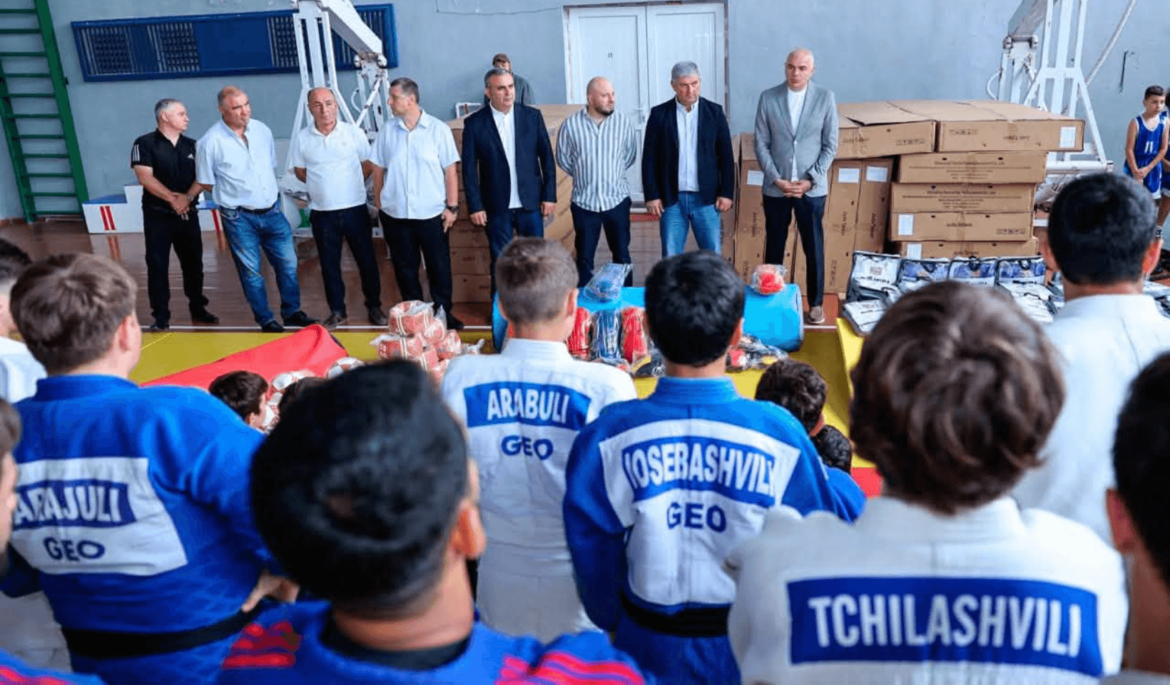 სპორტის მინისტრმა ახმეტის მუნიციპალიტეტს სპორტული ინვენტარი და ეკიპირება გადასცა